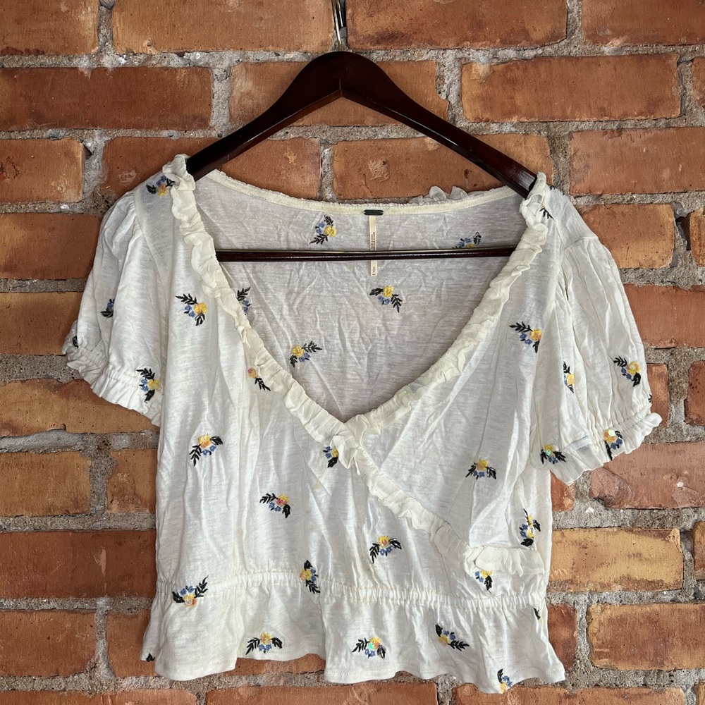 Free People Crop + White Floral + Small